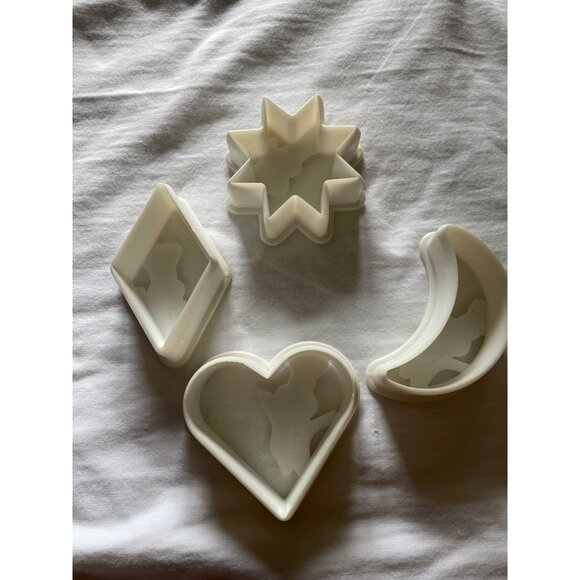 Pillsbury Doughboy Cookie Cutters Set Of 4 Shapes Heart Moon Star Diamond White - Picture 6 of 6